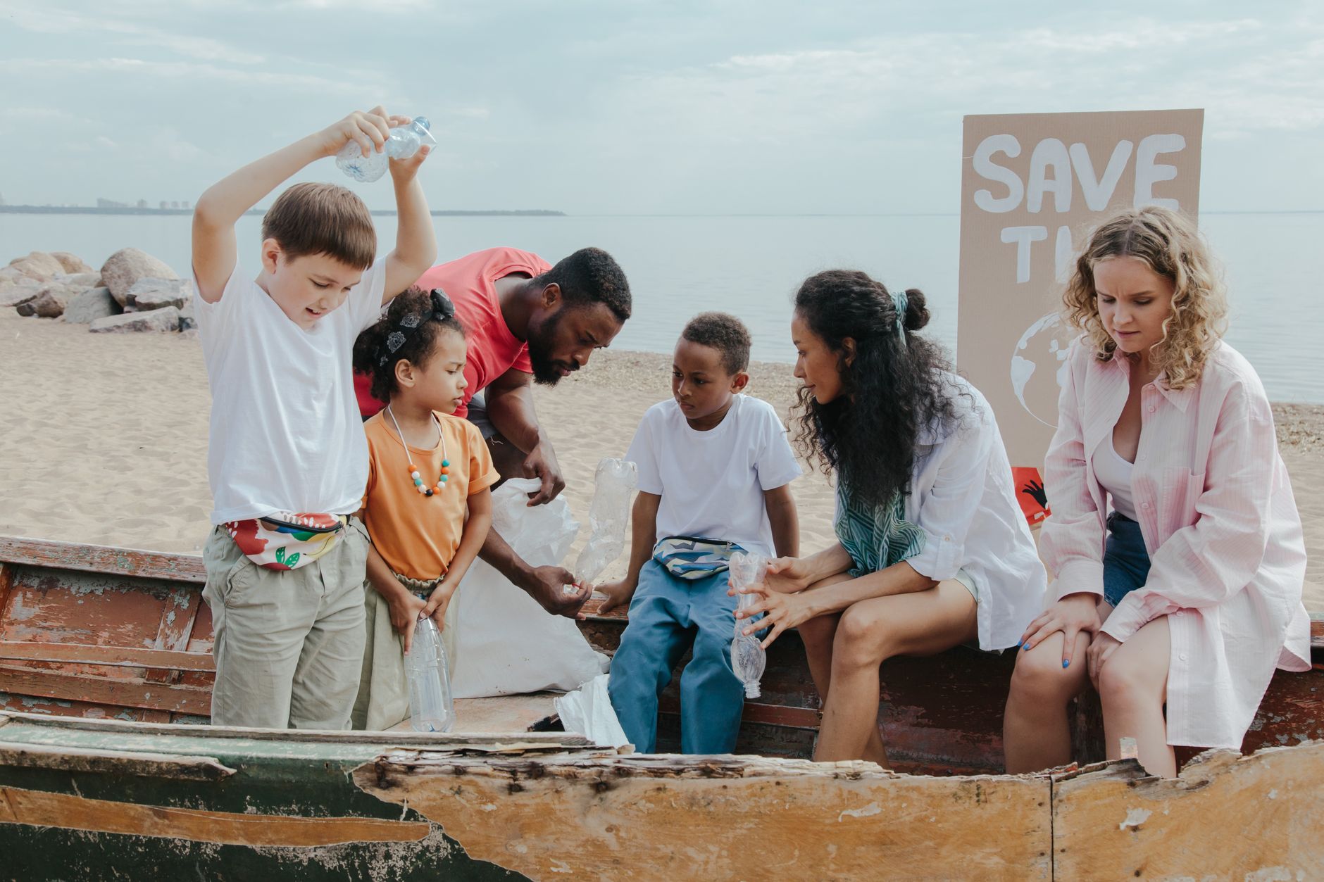 Ilustracja: Beach Clean Volunteer Groups UK: How to Join, Fund and Beach Clean Volunteer Groups UK: How to Join, Fund and Run One - zdjecie w tresci