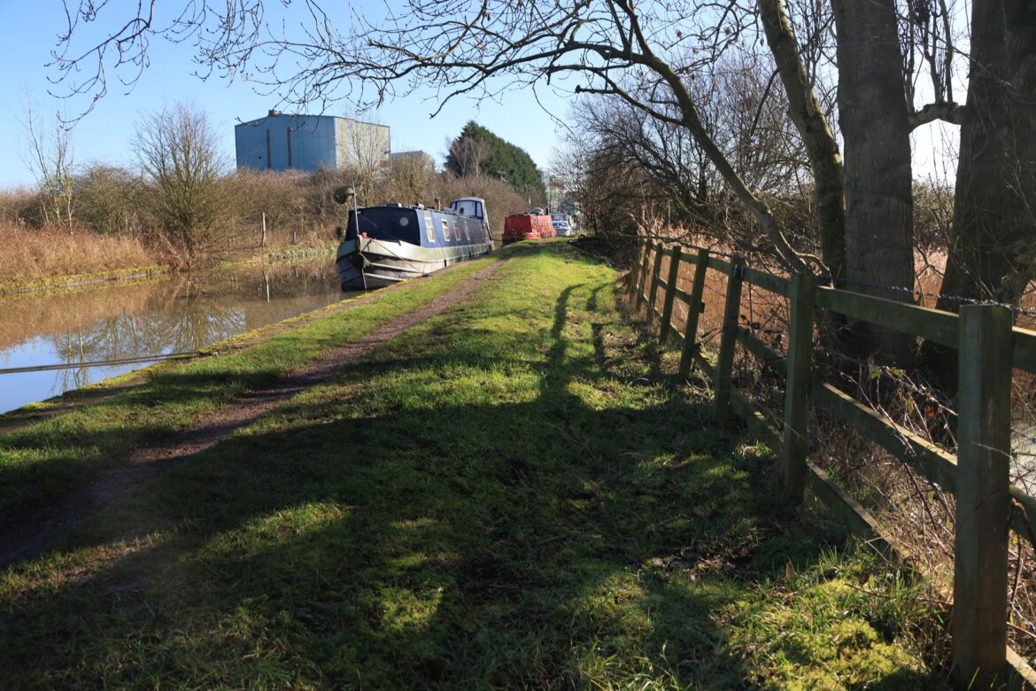 Canal Towpath Volunteering Explained UK: A Practical Guide to Work Parties, Kit and Costs - ilustracja artykulu