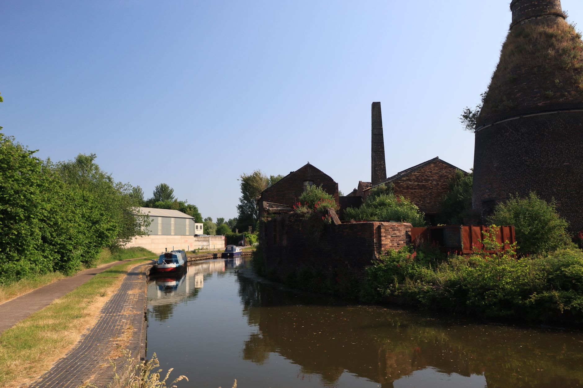 Ilustracja: Canal Towpath Volunteering Explained UK: A Practical Gu Canal Towpath Volunteering Explained UK: A Practical Guide to Work Parties, Kit and Costs - zdjecie w tresci