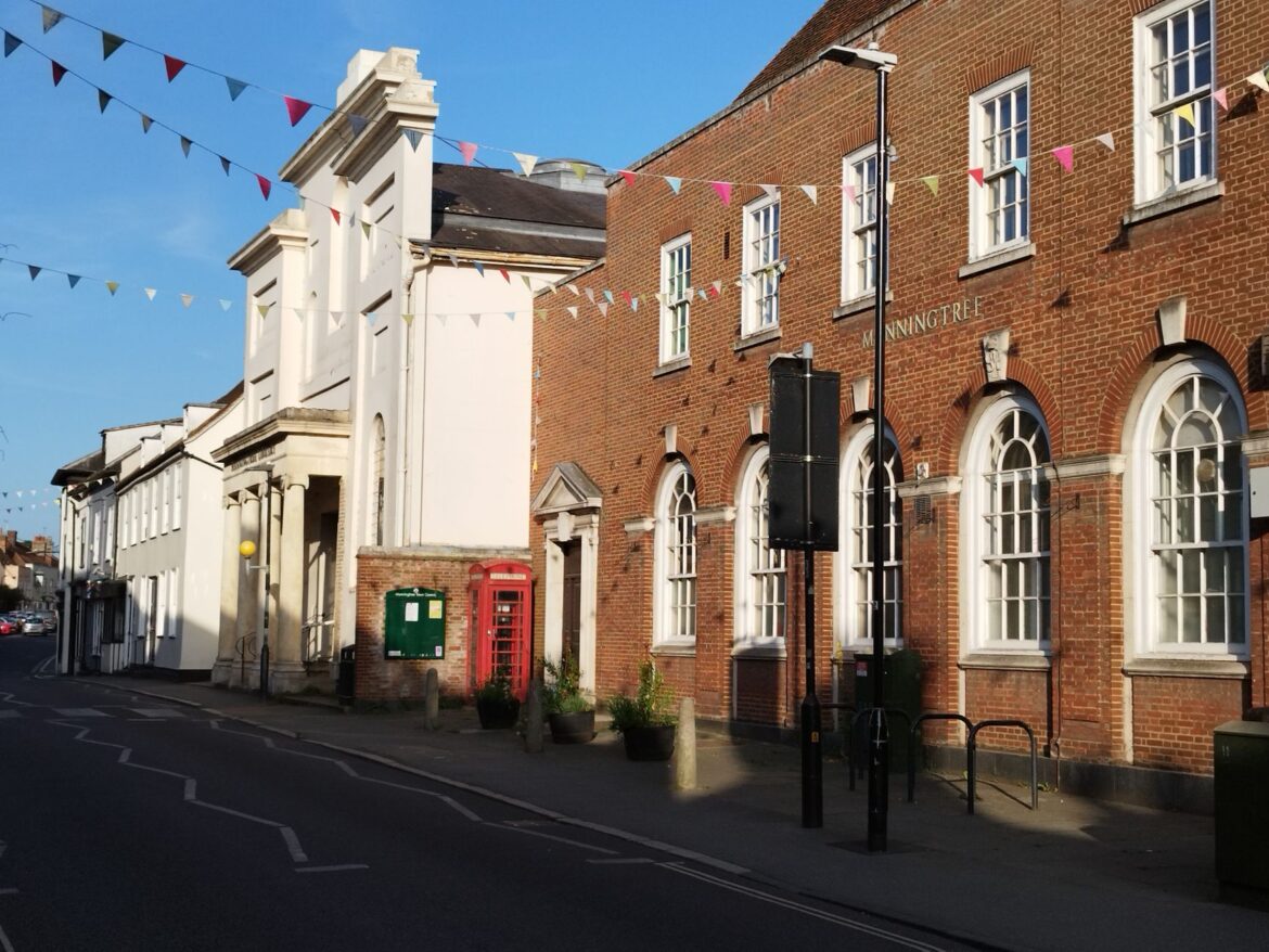 Community Asset Transfer Explained UK: How Local Groups Take On Buildings - ilustracja artykulu