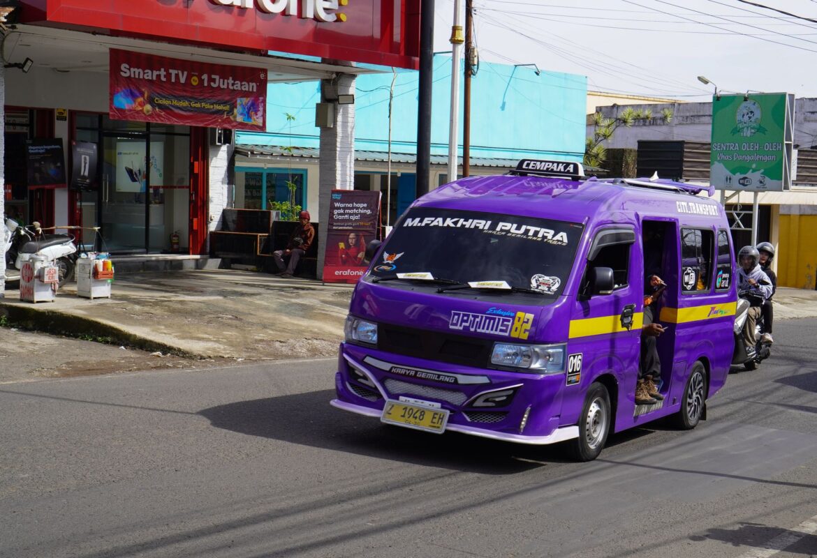 Community Bus Driver Volunteer UK: How to Get Started and What the Role Involves - ilustracja artykulu